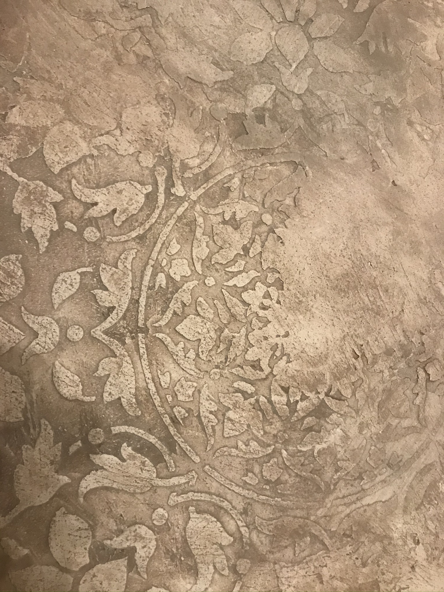 Materico a calce con decoro damascato