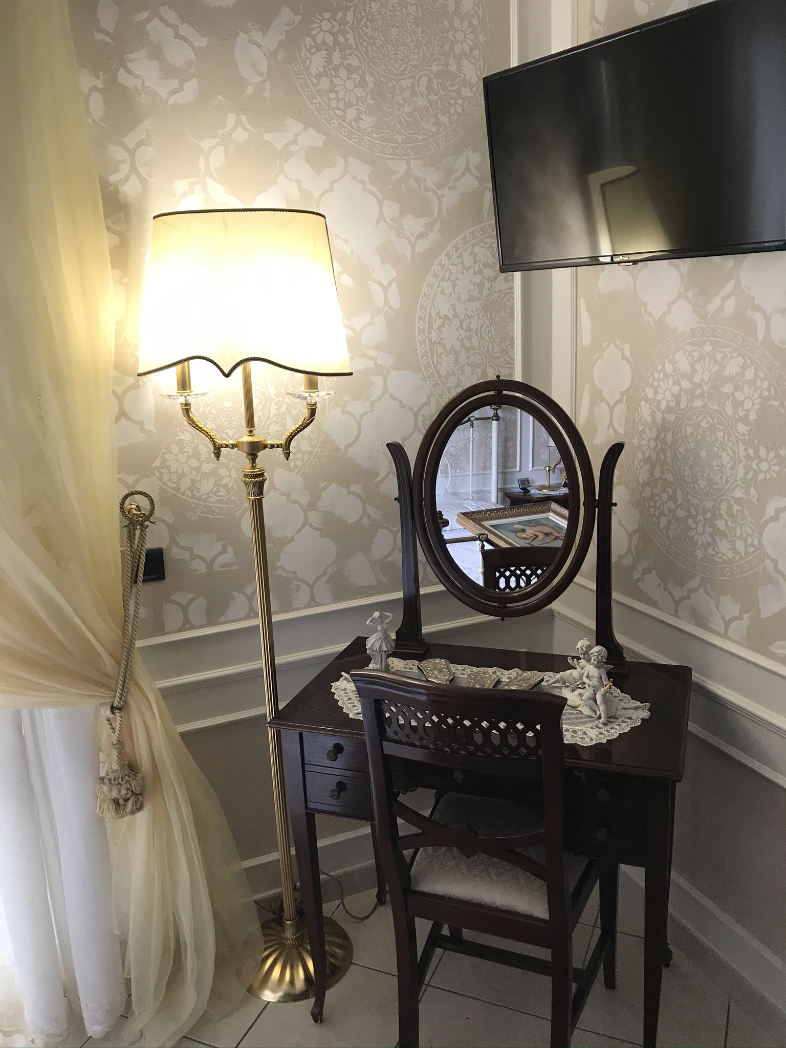 Interno decorato a effetto damasco — lavoro Leone Pitturazioni